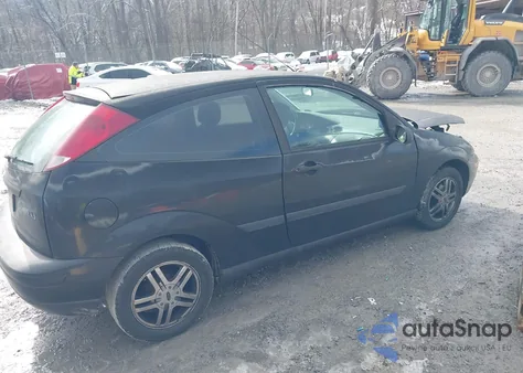 2000 Ford Focus Zx3 z USA, uszkodzony, nr VIN 3FAFP313XYR180119